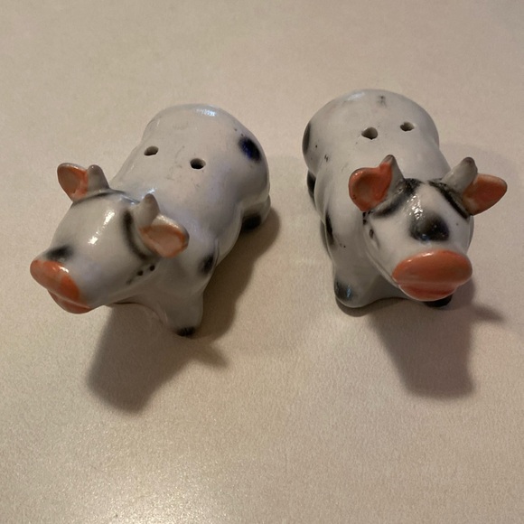Vintage Cow Salt and Pepper Set - add to your collection!! - Picture 1 of 6